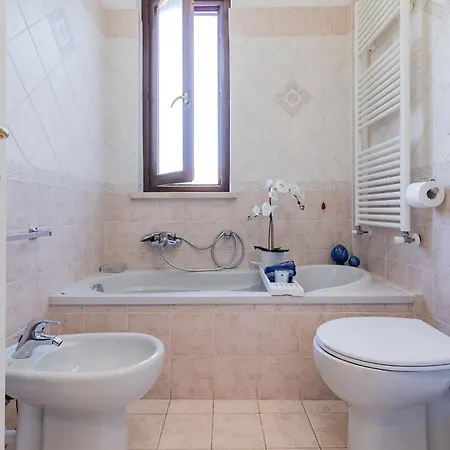 Apartman Fronte Mura Parking Free Wi- Fi Free Ac *